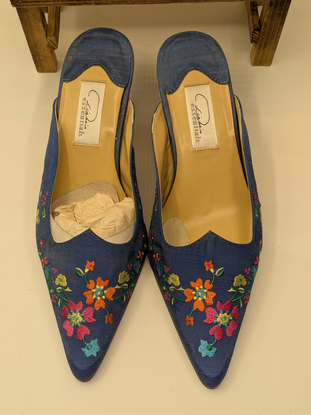 Essentials Women's Navy Embroidered Pointed Mule Sz 8 Kitten Heel